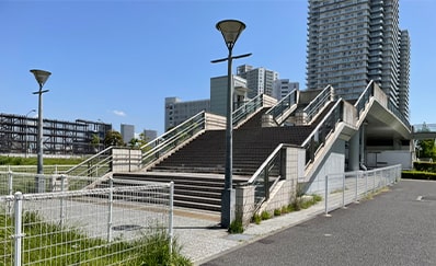 新高島駅からのアクセス